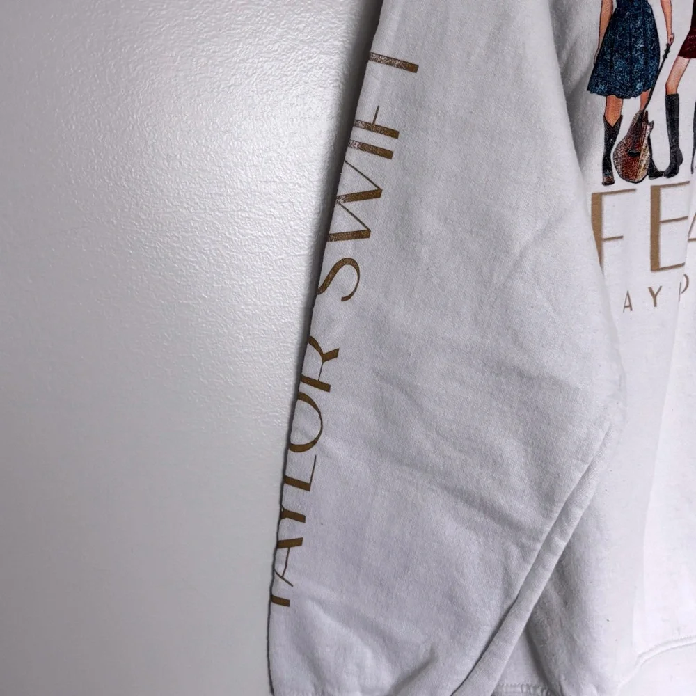 Taylor‎ Swift Fearless Eras Taylor's Version White Crewneck Sweatshirt Women's M